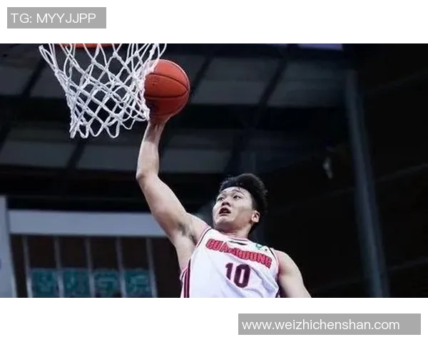 南京篮球队在选拔赛中以98分稳居积分榜首位展现强劲实力